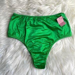 Shiny high waisted thong